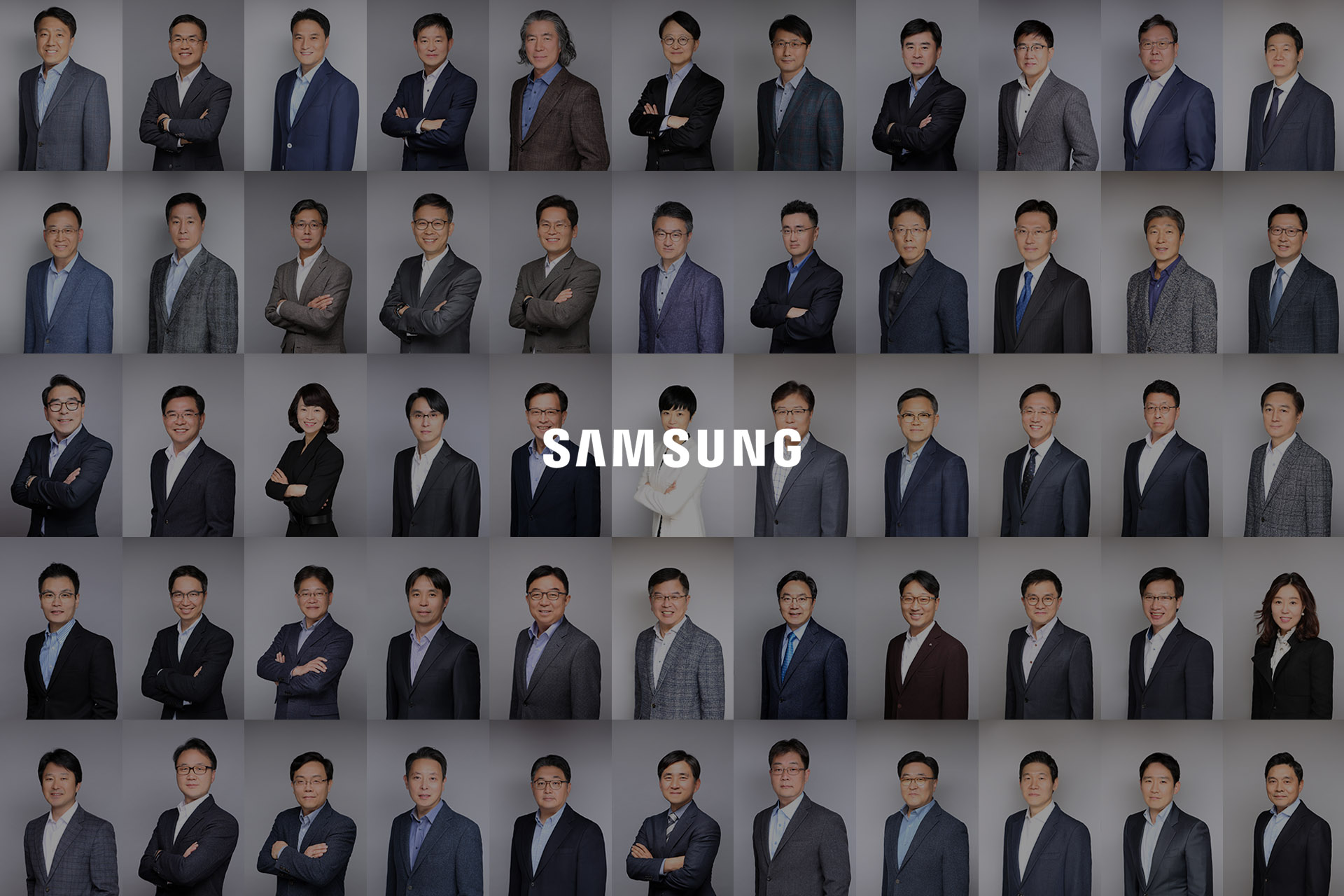 SAMSUNG 로고와 함께 구성한 삼성 메모리 임원 포트레이트 촬영 결과물 일부